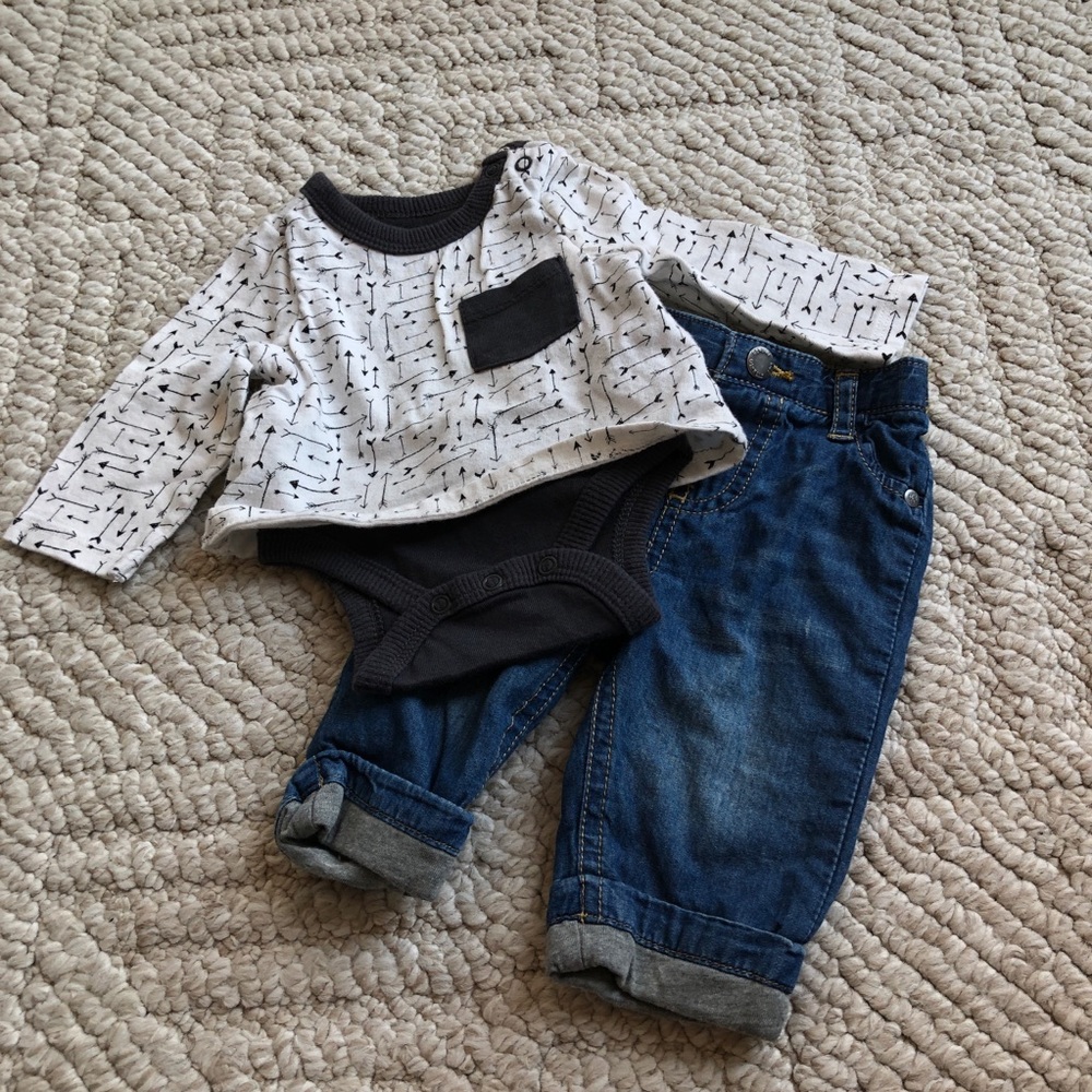 Nwot newborn outfit.